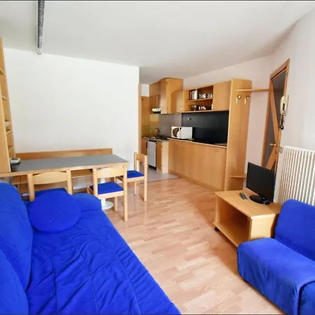 Golf Apartment *